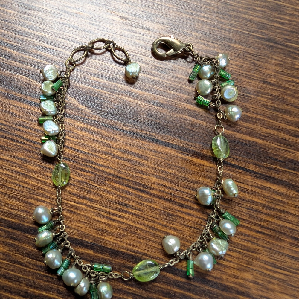 Elegant Green and Pearl Bracelet